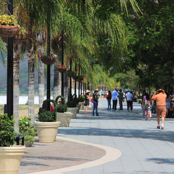 Pasear por el Malecón – CHAPALA, DESTINOS DE MÉXICO